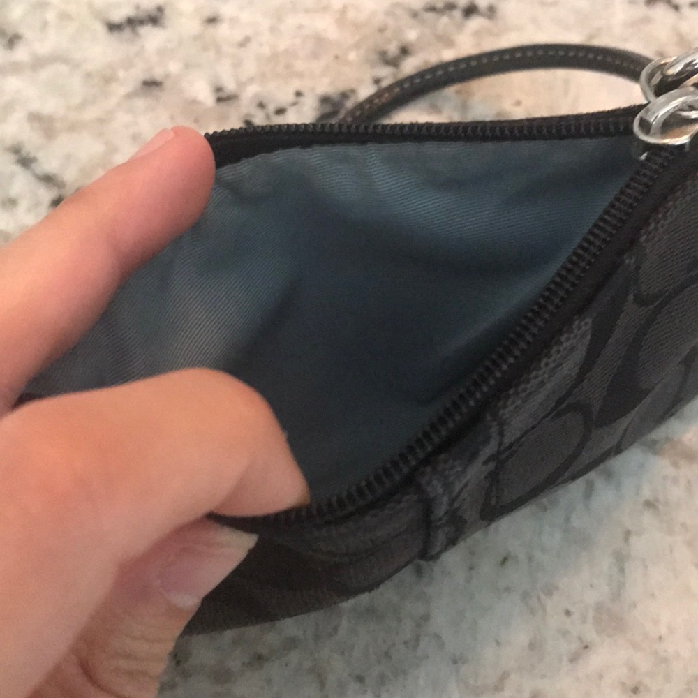 Coach wristlet - Picture 3 of 3